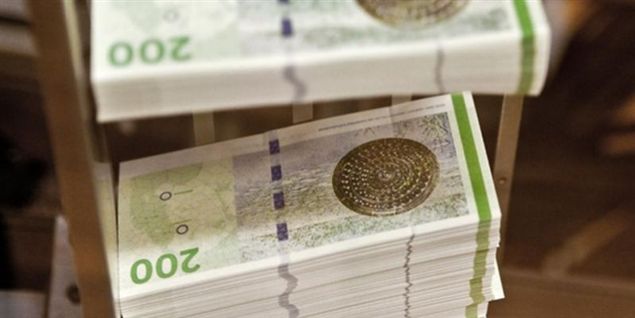 Den nye 200-kroneseddel koster 75 øre