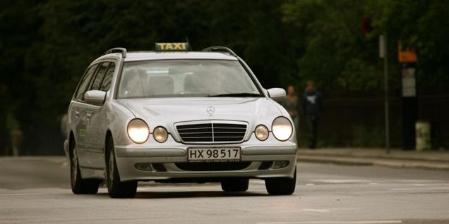 55 min ventetid: Taxa-kaos rammer i aften