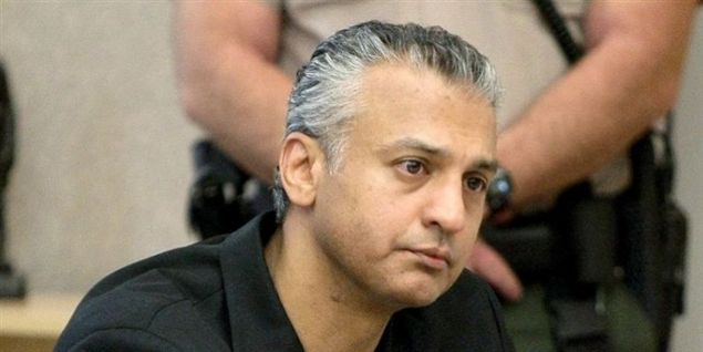 Komiker får livstid for knivoverfald