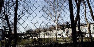 Asylcentret Kongelunden huser en del af de asylansøgere, der venter på at deres sag bliver afgjort. Men mange bliver i Danmark, når de får afslag, og lever under jorden.