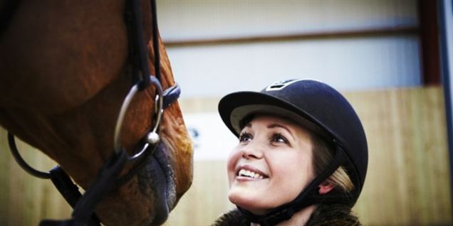 Hestepige smiler trods skilsmisse
