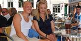 <span style='font-family: Arial; font-size: 15px; color: White;'>Kæresteparret Joakim Skovgaard og Hannah Sommer byttede en afbudsrejse ud med sommerhus i Marienlyst. Det er vores første sommerferie sammen. "Vi ville faktisk have været på en afbudsrejse, men så fandt vi et 70’er-sommerhus i Marienlyst for 1700 kroner for 5 dage," sagde Joakim Skovgaard. </span> <span style='font-family: Arial; font-weight: normal; font-size: 15px; color: #999999;'>Foto: Christian Kloster</span>