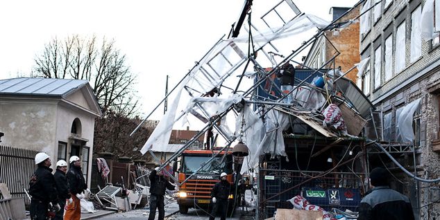 Se de vilde skader efter stormen