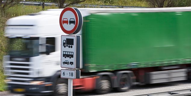 Snedige lastbiltyve snyder politiet