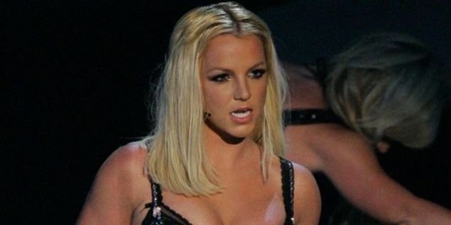 Topløs Britney i fræk billedserie