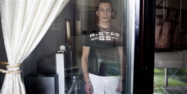 Fouad har igen fået store bylder i skridtet