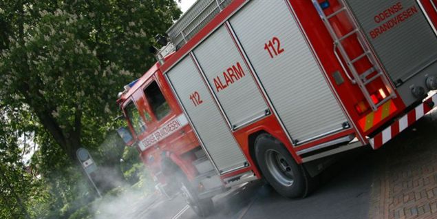 Teenager sad fast i babygynge - ringede 112