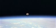 For præcis 50 år siden fløj det første menneske ud i verdensrummet. Det skete da den 27-årige Yuri Gagarin blev skudt op med en ombygget atom-raket. Sådan var hans udsigt fra Vostok 1.
