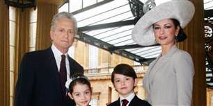Catherine Zeta Jones har indlagt sig selv på en psykiatrisk klinik efter at have kæmpet med stress det sidste år
