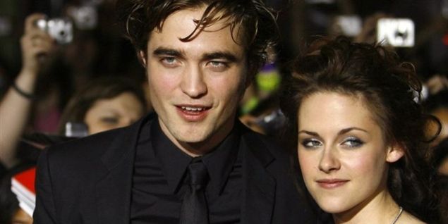 Twilight-stjerner grebet i kys