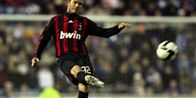 Alle de andre kan bare forsøge at hænge på, når det handler om vanvidslønningerne i fodbold. Her er verdens bedst betalte fodboldspiller sidste år - 205 millioner kroner tjente David Beckham - for de penge kan han købe 200 Porche Boxter. I danske priser. I USA, hvor han spiller for Los Angeles Galaxy, er sportsvogne nok billigere.