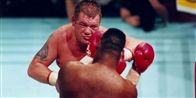 I 1997 fik Brian Nielsen karrierens hidtil største kamp, da han mødte den aldrende tidligere verdensmester Larry Holmes. Brian Nielsen vandt en spinkel sejr på point med dommerstemmerne 2-1.