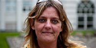 "Nye arbejdsløse bliver sparket ud i praktik. Det virker ekstremt demotiverende," fortæller 36-årige Channie Andersen. Hun har selv været i virksomhedspraktik to gange, men har stadig ikke har fået fast arbejde.