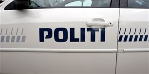 Bombetruslen mod uddannelsescentrerne blev ifølge politiet fremsat af en engelsktalende mand, der oplyste, at den skulle tages alvorligt.