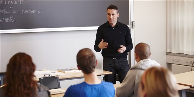 Lokal K-formand i ledtog med konkursryttere