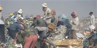 Helvede på jorden. Sådan beskrives den kæmpemæssige losseplads udenfor Cambodjas hovedstad. Uendelige dynger af affald rodes igennem for at finde ting til genbrug.