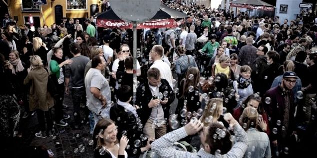 Gadefest overvejer fremtiden efter tumult