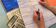 Først får den AMU-godkendte erhvervskole en regning for et udliciteret kursus. Og så får kursusdeltagernes virksomhed en regning fra kursusudbyderen. Regningen dækker i realiteten over samme ydelse, fortæller en tidligere kursusudbyder.