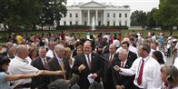 Republikaneren Tom Reed og kolleger kommer i medierne. De har skrevet et brev til Obama om, at han skal gøre noget ved gældsproblemet.