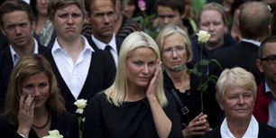 Norges kronprinsesse Mette Marit sørger i Oslo. Prinsessen mistede selv en stedbror.