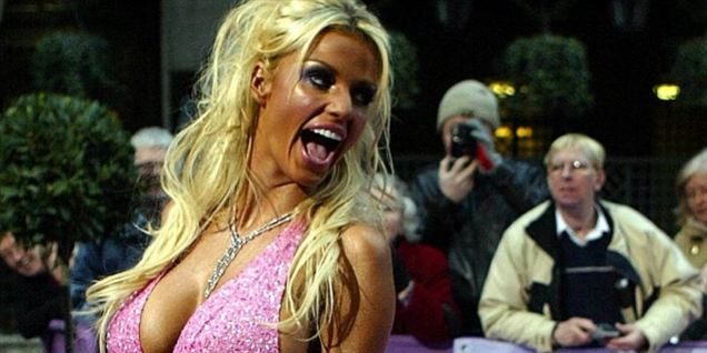 Sexet bryst-babe håbede på verdensrekorden
