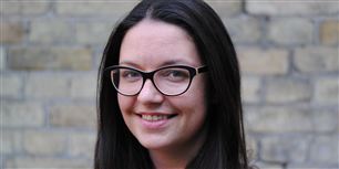”Jeg tror, at alle et eller andet sted oplever, at de tvivler på sig selv. Jeg har i hvert fald gjort det meget tidligere. Heldigvis er jeg kommet over det,” fortæller Sara Schlüter, der i dag er presseansvarlig i Mellemfolkeligt Samvirke.