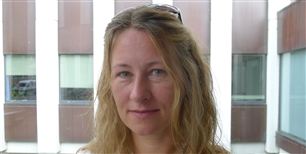 Pernille Sidorenco lider af alvorlig, kronisk stress og har i forbindelse med sagsbehandlingen på kommunen udviklet det, hun selv kalder invaliderende panikangst. Hun er cand.mag. og har tidligere været underviser på en sprogskole. ”Hele livet brændte sammen for mig. Og så blive mødt af sagsbehandlere, der siger, man skal tage sig sammen. Når man er helt nede at ligge, er enhver modstand altomsiggribende,” siger hun.