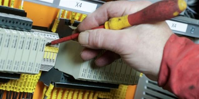 Ung elektriker dræbt på jobbet