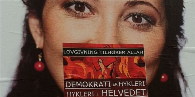 Valgplakater udsat for religiøst hærværk
