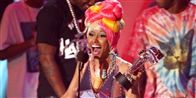 Det var farvernes aften til MTV-festen i nat. Rapperen Nicki Minaj var meget glad og lyserød, da hun modtog prisen for bedste hip hop-video.
