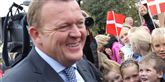 <span style='font-family: Arial; font-size: 15px; color: White;'>Den nok største og mest omfangsrige sag, der har ramt Lars Løkke Rasmussen er sagen om overbetaling til privathospitalerne. I et skånselsløst bombardement er statsministeren blevet kritiseret for at forgylde privathospitalerne med op til en milliard kroner. Sagen bunder i de takster de private hospitaler fik for at behandle patienter i regeringens kamp for at nedbringe ventelisterne.</span> <span style='font-family: Arial; font-weight: normal; font-size: 15px; color: #999999;'>Foto: Mogens Flindt / POLFOTO</span>