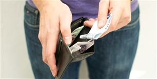 Halveringen af dagpengeperioden får konsekvenser for 38.500 arbejdsløse i juli 2012. Med mindre den nye regering finder en løsning.