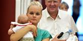 <span style='font-family: Arial; font-size: 15px; color: White;'>Charlotte Dyremose får tid til hest og barn, efter hun også er ude af Folketinget. Det katastrofale valg har kostet hendes plads. Hendes far, Henning Dyremose, kan måske komme med et råd til tiden efter Tinget.</span> <span style='font-family: Arial; font-weight: normal; font-size: 15px; color: #999999;'>Foto: Jens Dresling / POLFOTO</span>