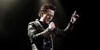 Dette billede viser Thomas Helmig, ingen tvivl om det. Men døm selv på de næste billeder, om sangstjernen lignede sig selv til sin koncert i Glassalen.