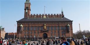 Lederne i landets kommuner holder lønfest. Her ses Københavns Rådhus.