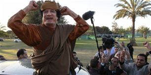 Gaddafi har været under jorden i månedsvis. Nu er han sporet i den sydlige del af Libyens ørken.