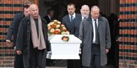 Jan Boyes kiste bæres ud af Odense Domkirke.