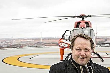 Jakob Axel Nielsen kritiseres for sine svar om kræftbehandlingen på hospitalerne.