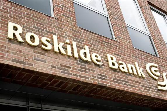 Roskilde Bank er i knæ.