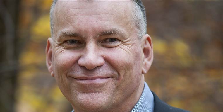 ”Nu skal vi lære at benytte os af de nye værkstøjer,' siger formanden for HK/Privat, Simon Tøgern.
