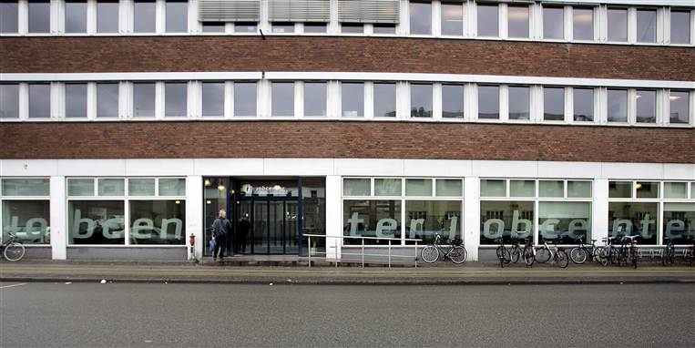 Flere jobcentre kommer på overarbejde som følge af Ankestyrelsens afgørelse. Hundredvis af sygedagpengesager skal gå om.