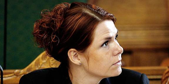 Beskæftigelsesminister Inger Støjberg, (V), har selv sat gang i kampen mod bøvlet. Nu spiller fagbevægelsen ind med deres bud.