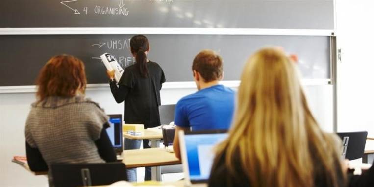 Gymnasielærere og andre højtlønnede grupper i Akademikernes Centralorganisation er klar til løntilbageholdenhed de næste fem år.