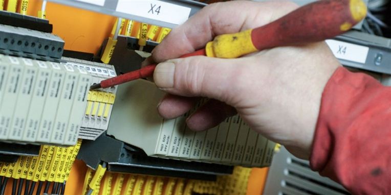Mange langtidsledige elektrikere er kommet i job de seneste måneder.