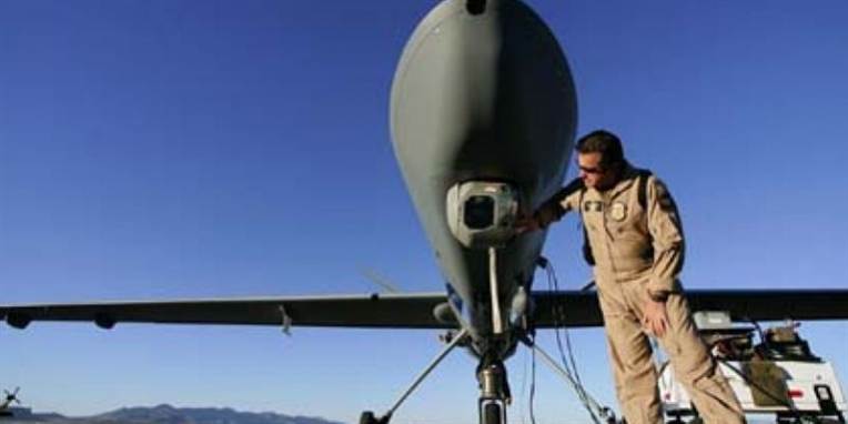 Al-Qaeda-lederen Badr Mansoor er kendt for at sende krigere til Afghanistan og drive en træningslejr i North Waziristan, tæt på grænsen til Afghanistan. Nu er han død af et drone-missil.