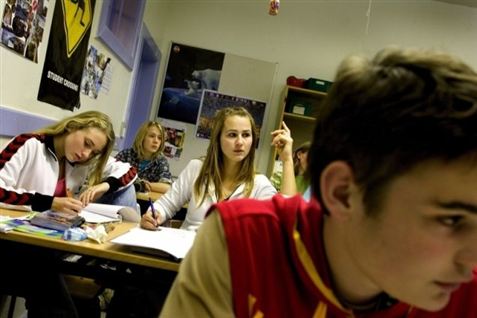 Der bliver færre folkeskoleelever i fremtiden, og derfor skal der også skæres ned på antallet af lærere. Arkivfoto.