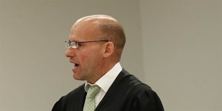 Geir Lippestad, der er forsvarer for Anders Breivik, mener, at hans klient skal gå fri, da hans handlinger ifølge ham selv bør anses for nødværge.