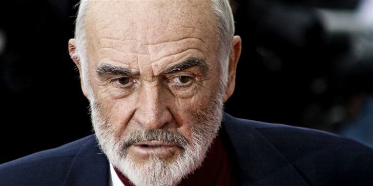 Skuespilleren Sean Connery - den første James Bond - hilste på Andy Murray efter US Open-semifinalen.