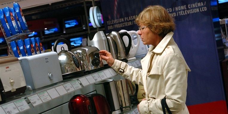 Der kommer til at blive brugt flere penge ude i butikkerne i 2013 og 2014, vurderer De Økonomiske Vismænd.