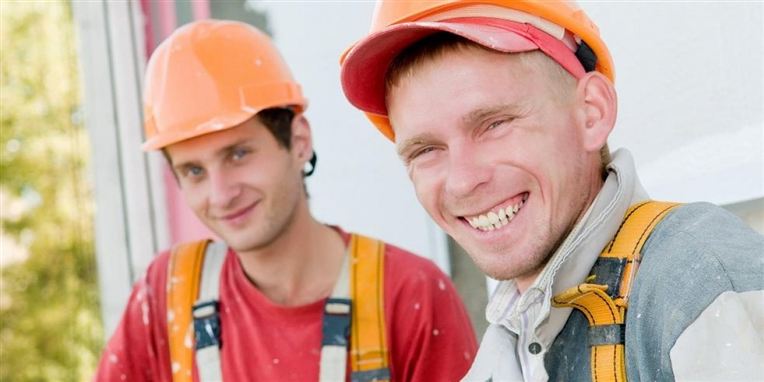 Der er blevet længere mellem smilene på arbejdspladsen.